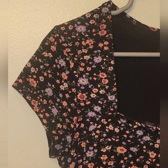 Vans Women's Black Floral Scoop Neck Tee - Picture 6 of 8